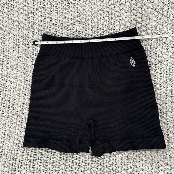 Free People Prajna Shorts Black Size M/L yoga athletic bottoms - Picture 5 of 12